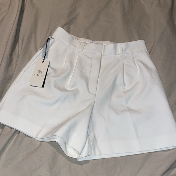 NWT Aritzia Babaton Pleated Short mid-thigh size 4- white - Picture 3 of 5